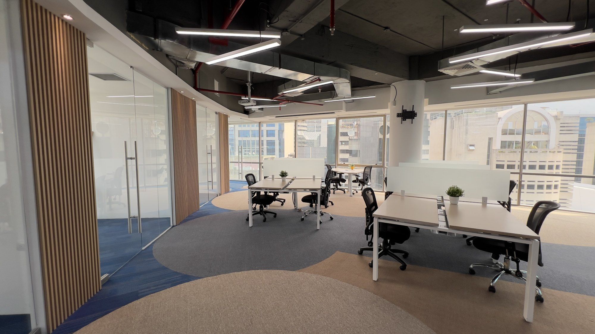 Open space de coworking con vista en Spatium Caracas
