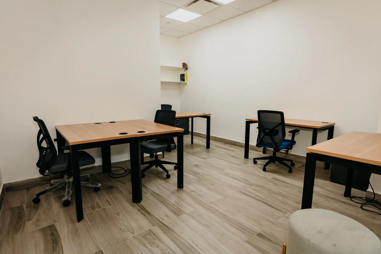 Oficina privada de cuatro puestos en Santo Domingo