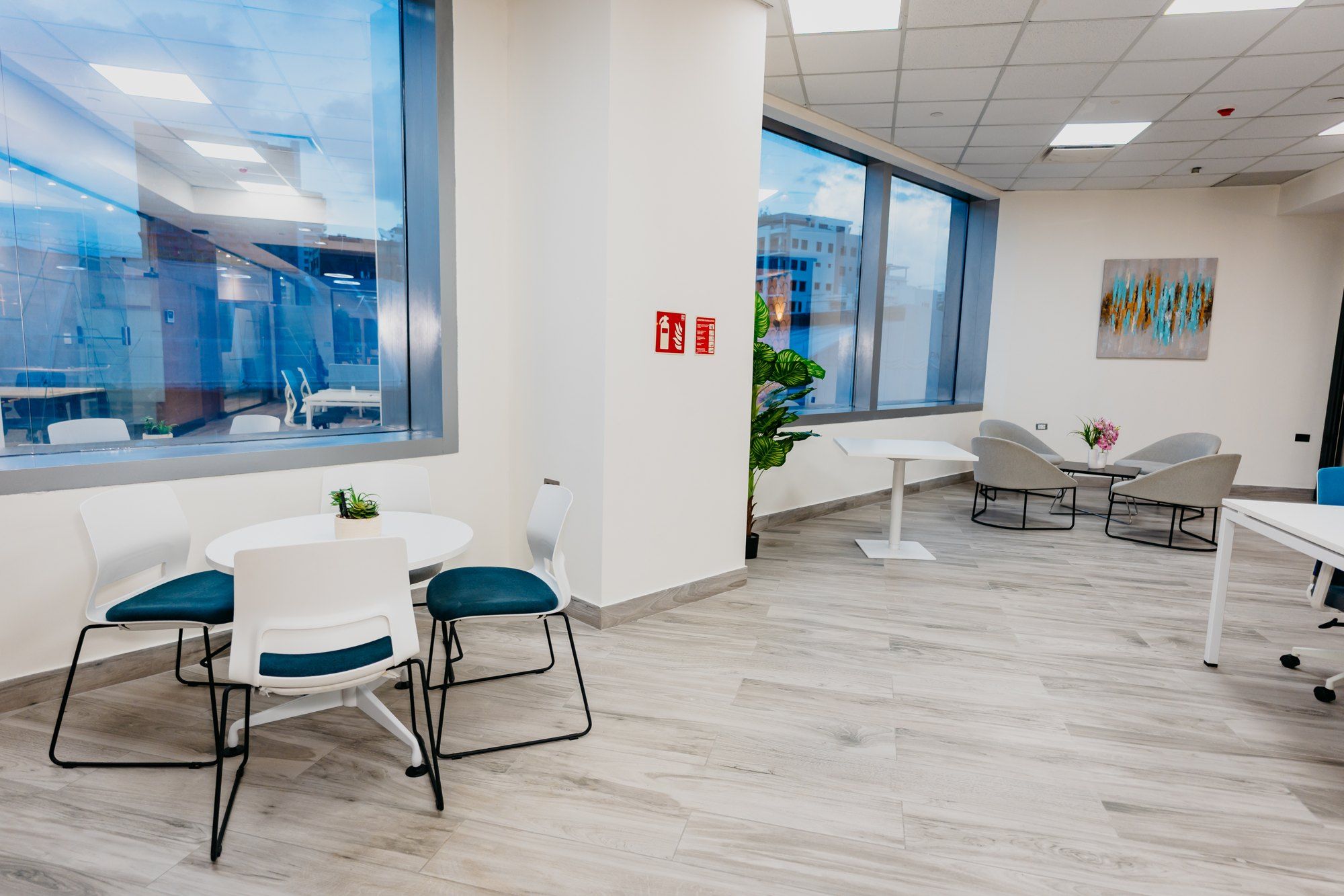 Oficina corporativa con vista a la ciudad en Spatium Santo Domingo