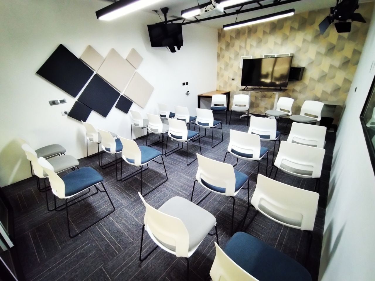 Sala multimedia en Spatium Santo Domingo