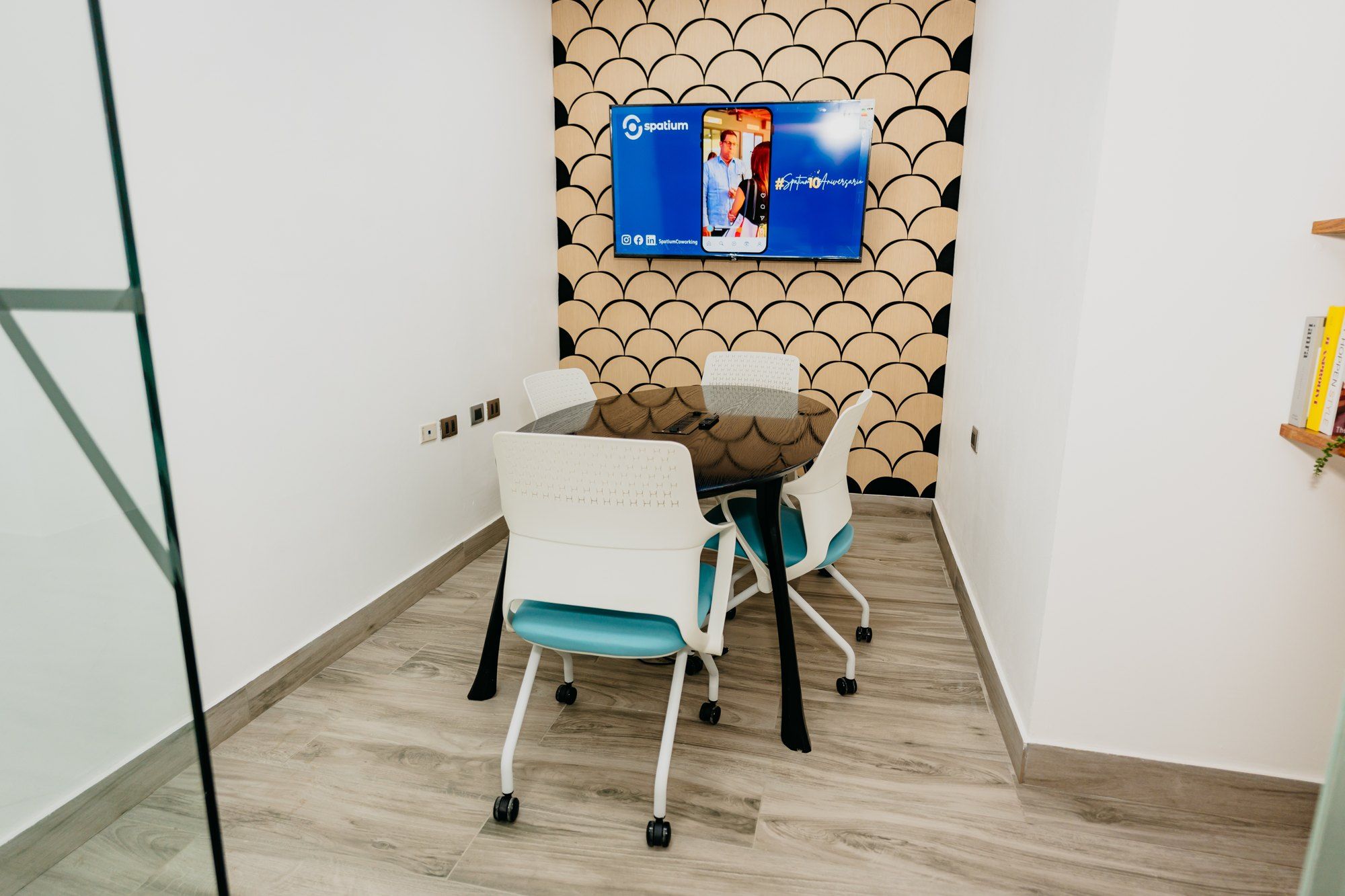 Sala de reuniones pequeña en Spatium Santo Domingo
